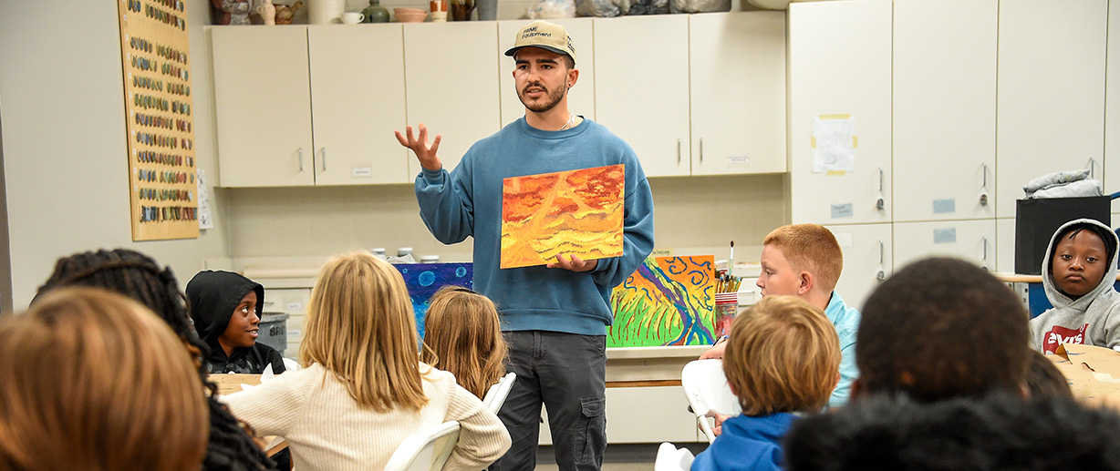 Outreach program introduces elementary school students to arts
