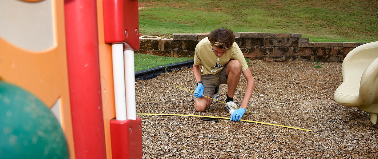 Students work to assess lead concentrations in soil in Spartanburg city parks