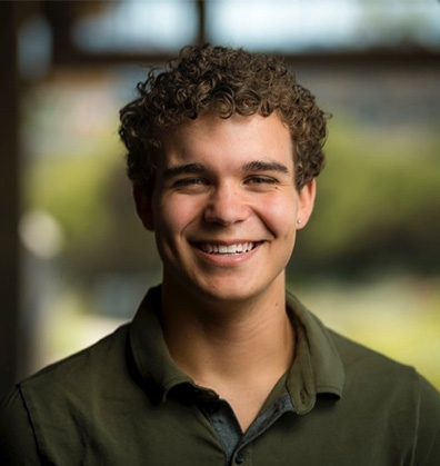 Nicholas Jacobs ’23 uses resources and connections to create his own internship