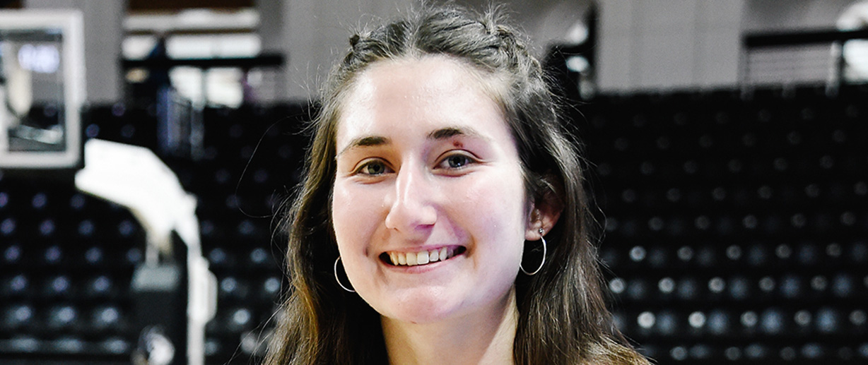 Lauren Scalise ’24 uses her family’s nonprofit to support breast cancer survivors